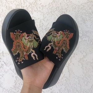 NWOT bebe embroidered dragon slinky slides